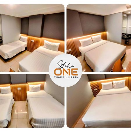 Studio One Thamrin Hotel Jacarta Exterior foto