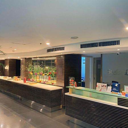 Studio One Thamrin Hotel Jacarta Exterior foto