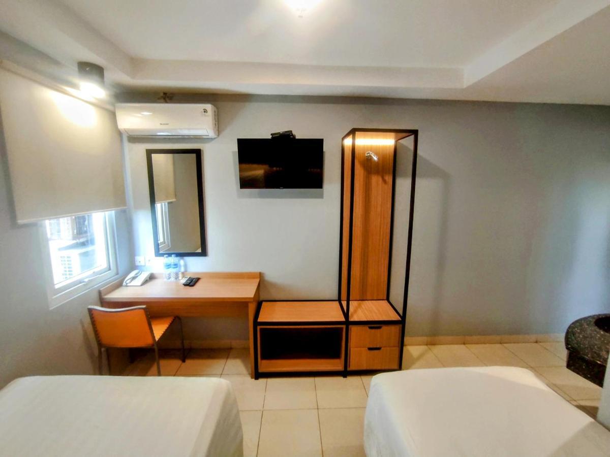 Studio One Thamrin Hotel Jacarta Exterior foto