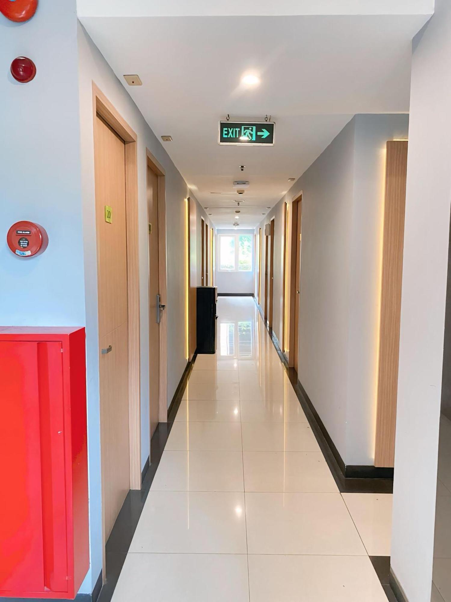 Studio One Thamrin Hotel Jacarta Exterior foto