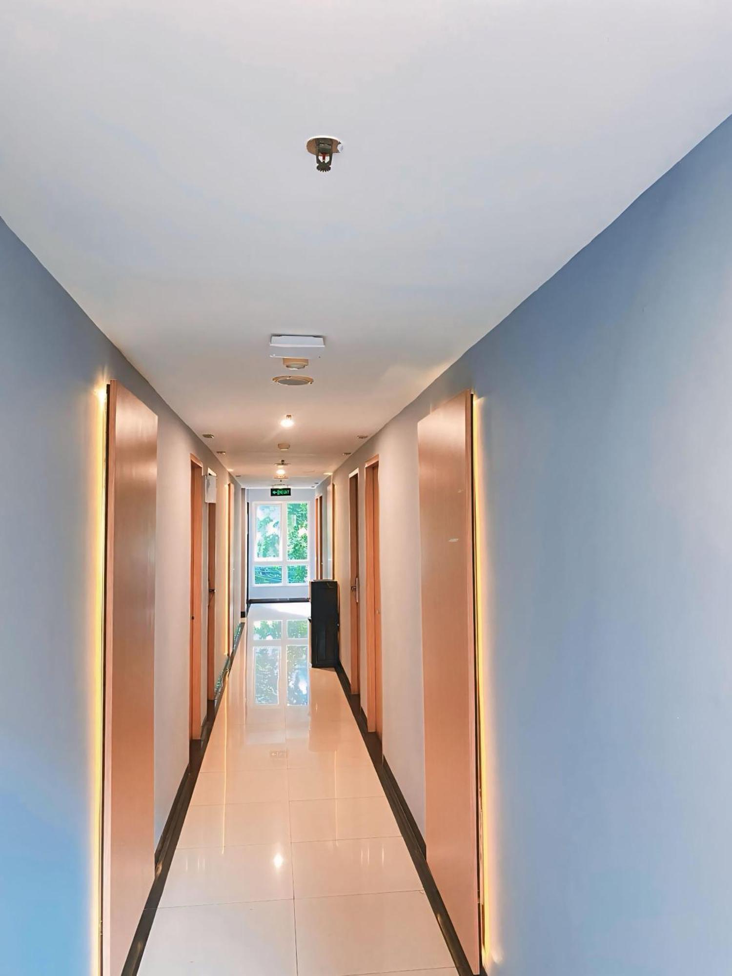 Studio One Thamrin Hotel Jacarta Exterior foto