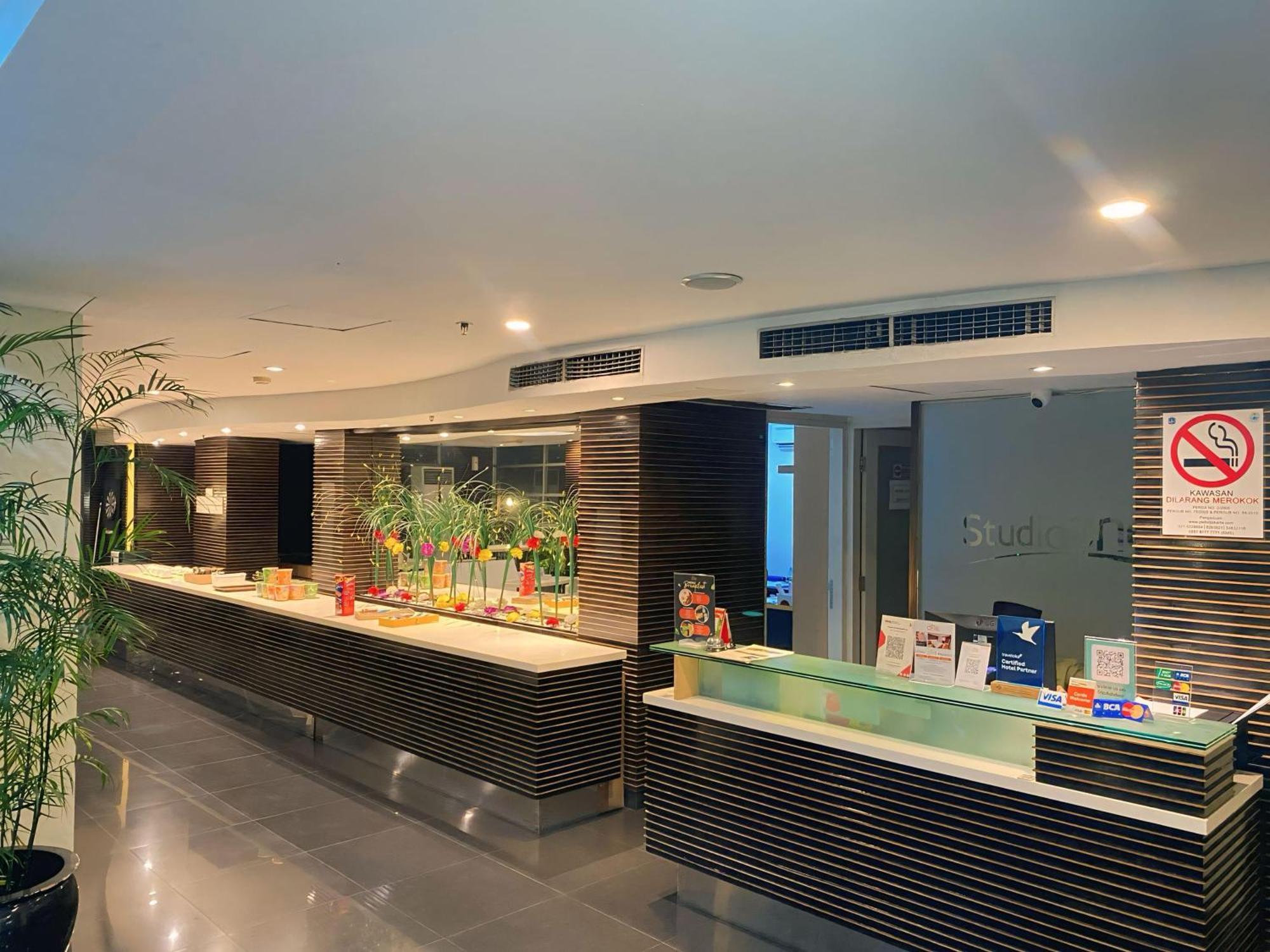 Studio One Thamrin Hotel Jacarta Exterior foto