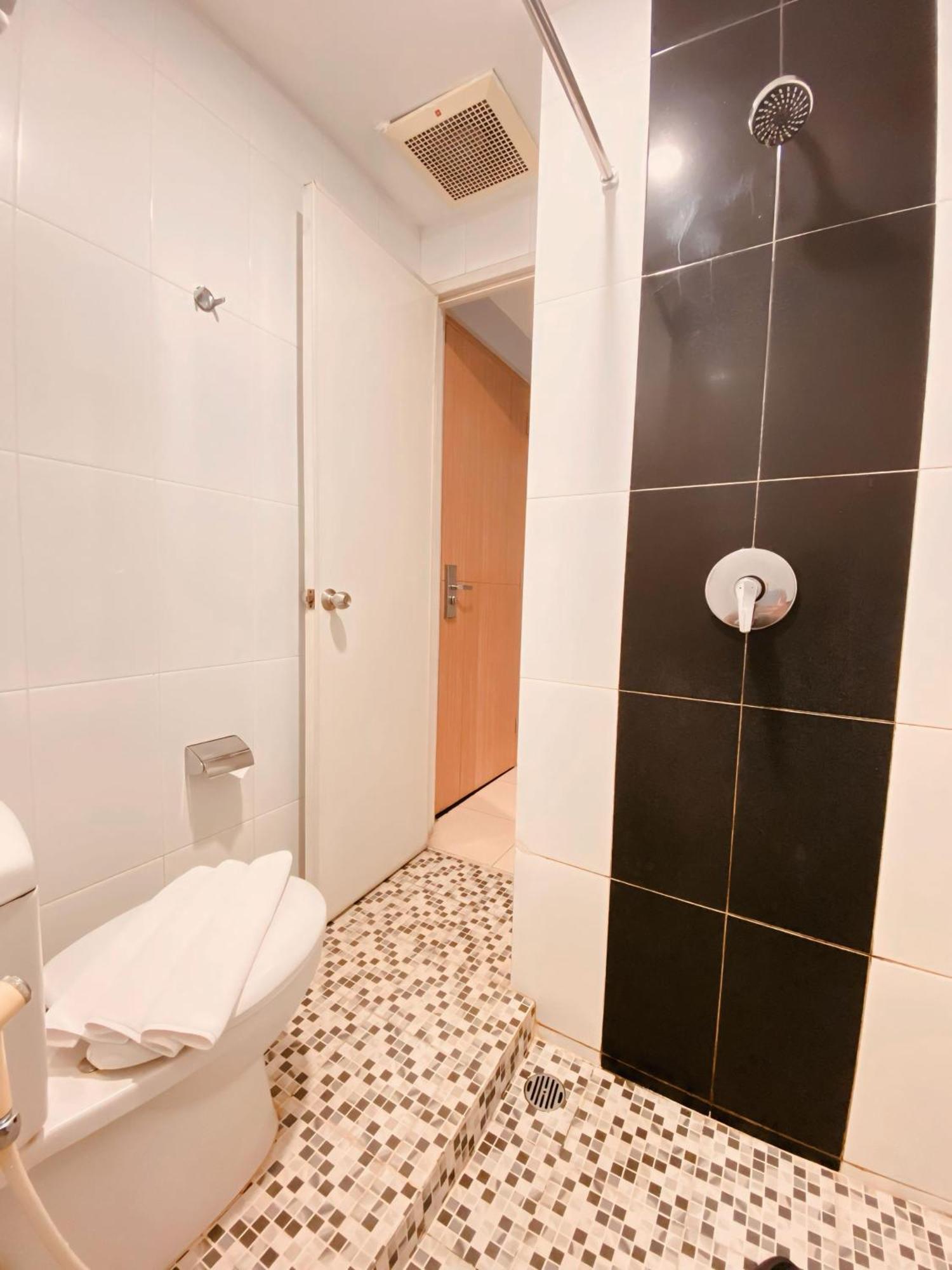Studio One Thamrin Hotel Jacarta Exterior foto