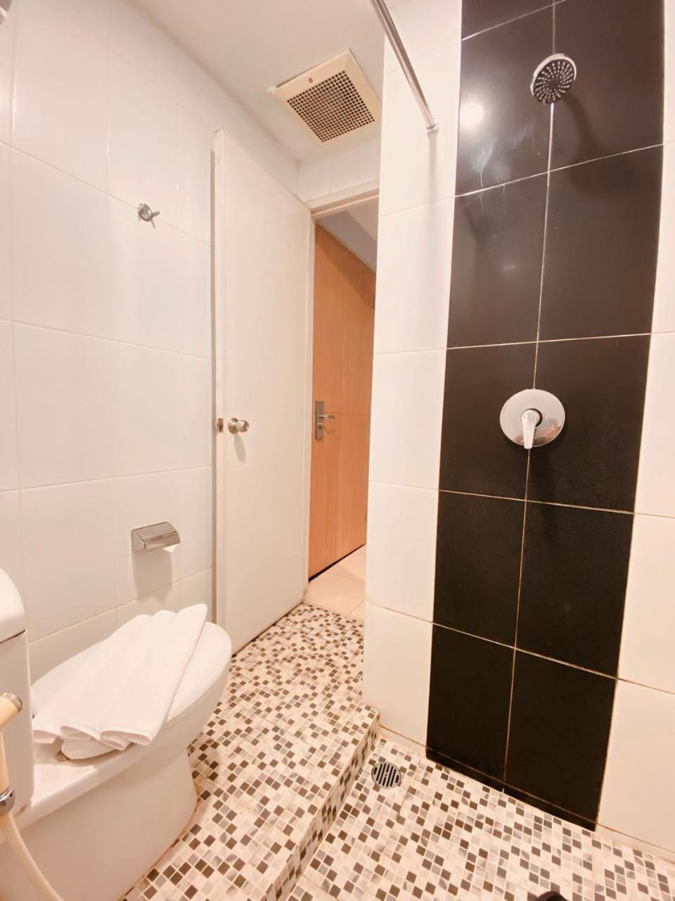 Studio One Thamrin Hotel Jacarta Exterior foto