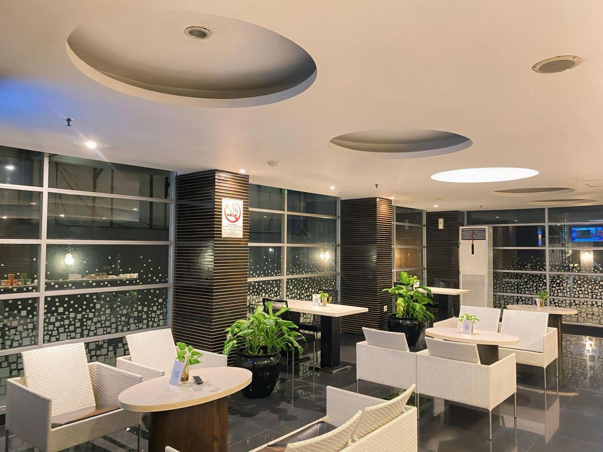 Studio One Thamrin Hotel Jacarta Exterior foto