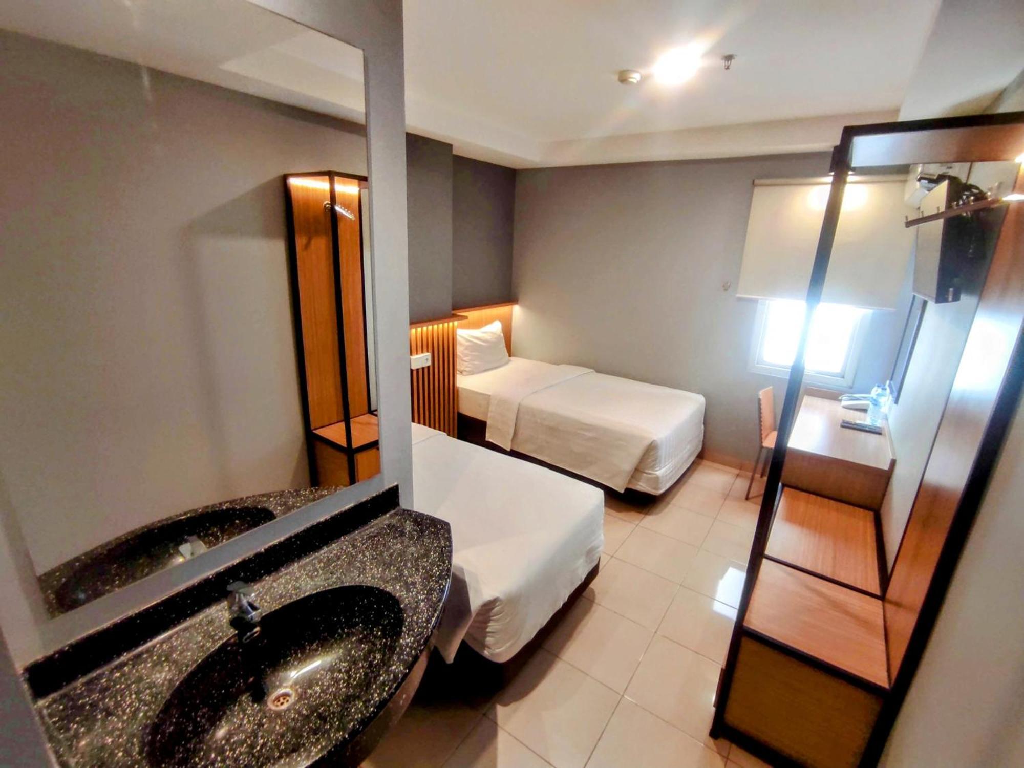 Studio One Thamrin Hotel Jacarta Exterior foto